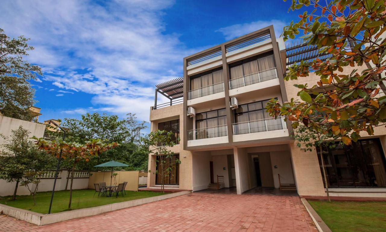 Stayvista'S Greenwoods Villa 10 - City-Center Villa With Private Pool, Terrace, Lift & Carrom Board Лонавала Экстерьер фото